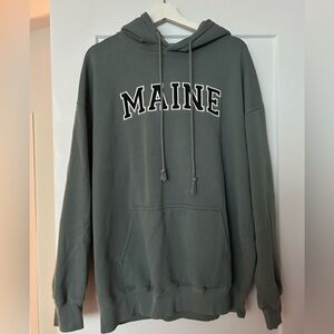 BRANDY MELVILLE - ONE SIZE MAINE HOODIE